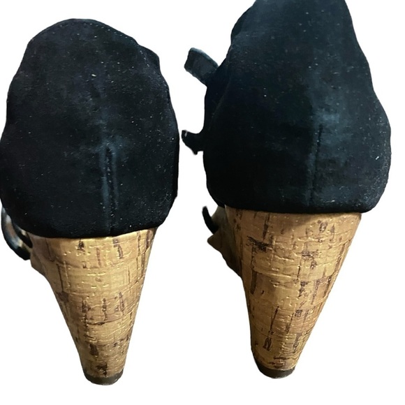 Black Suede Aerosols Broomstick Strappy Corkscrew Contrast Wedge Sandal SZ 6.5 - Picture 5 of 9